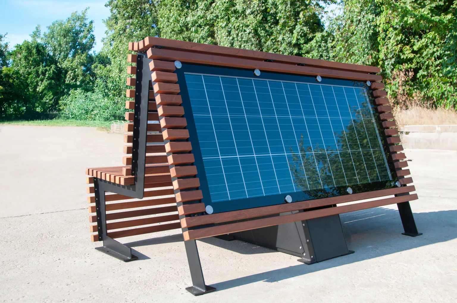 Saules enerģijas sols „Flash“