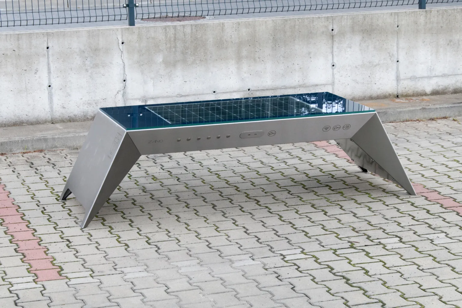 Saules enerģijas sols „Smart“