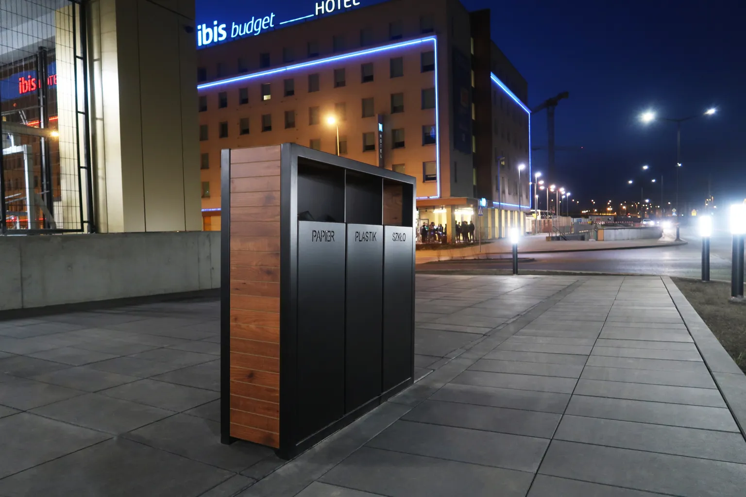 Atkritumu šķirošanas tvertnes no HPL