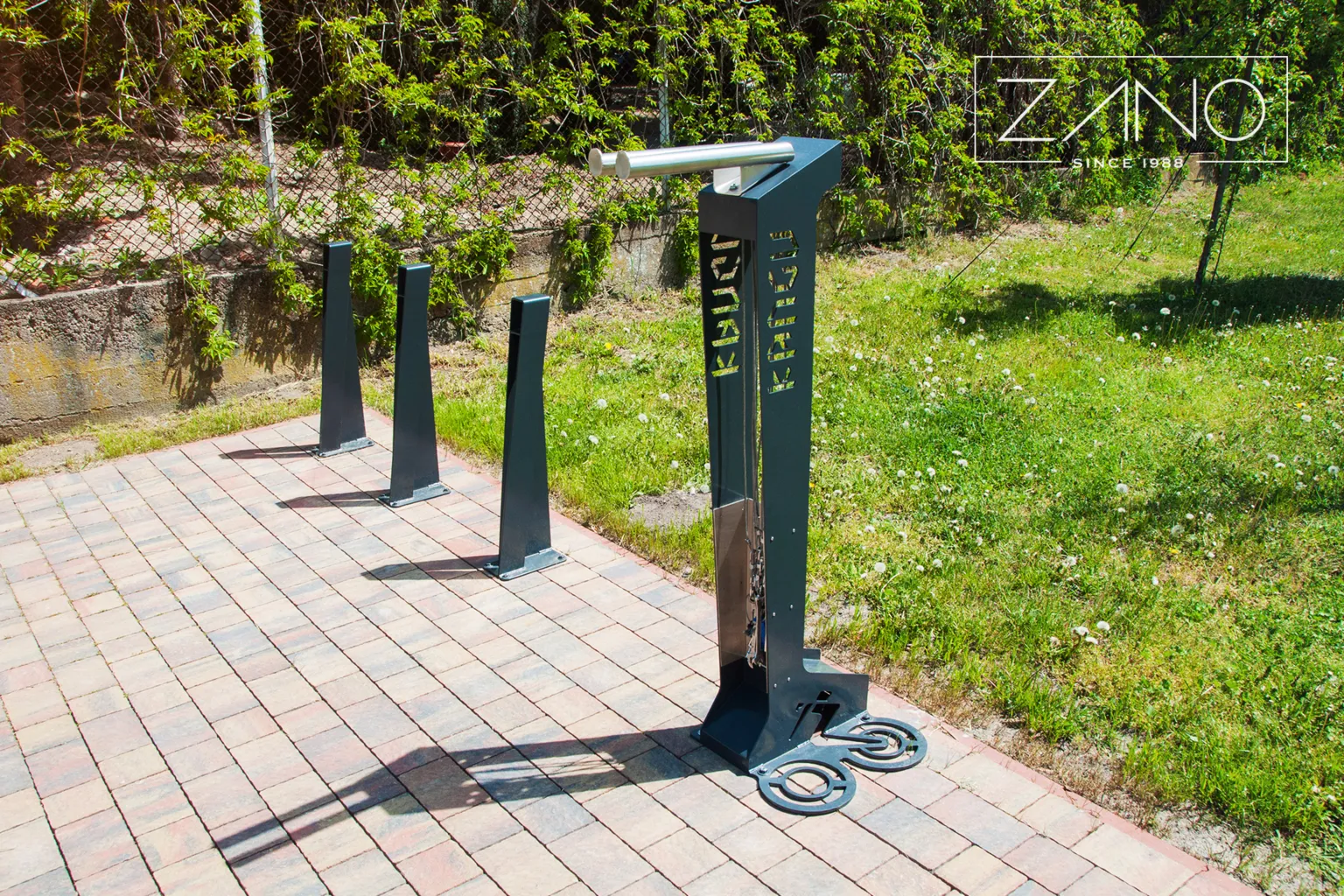 velosipēdu stacijas un velosipēdu statīvi