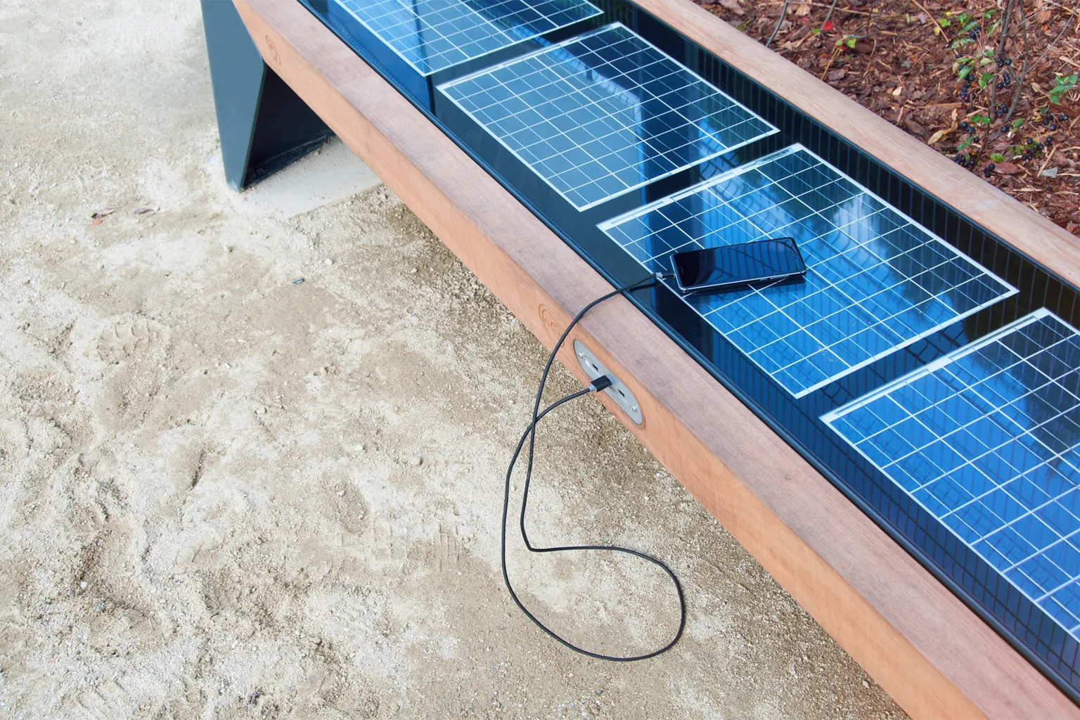 „Photon Bench“ USB lādētājs