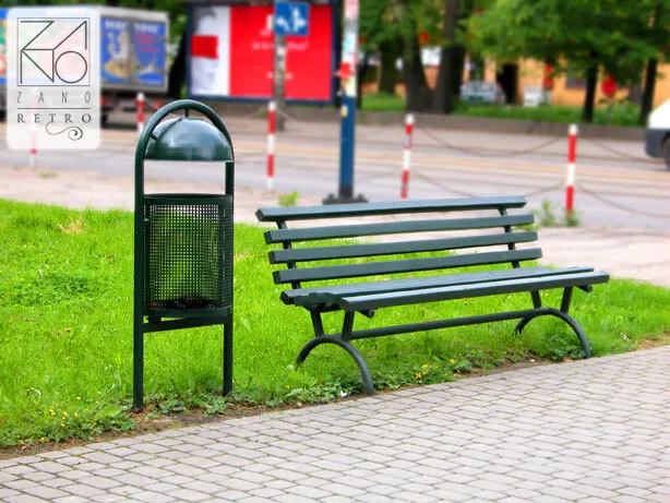Klasiska parka sols ar drevām un metāla atkritumu tvertne ar jumtiņu Retro stilā