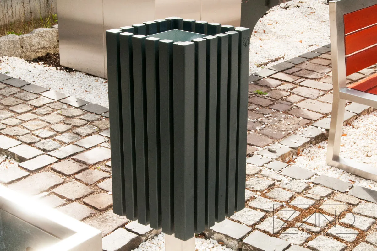 Nerūsējošā tērauda atkritumu tvertne ar egles koka elementiem