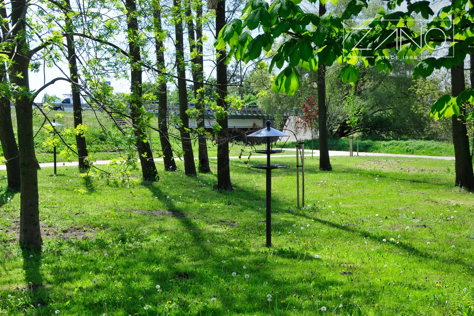 Klasiska barotava no čuguna un tērauda. Ideāli piemērota parkam un pilsētai