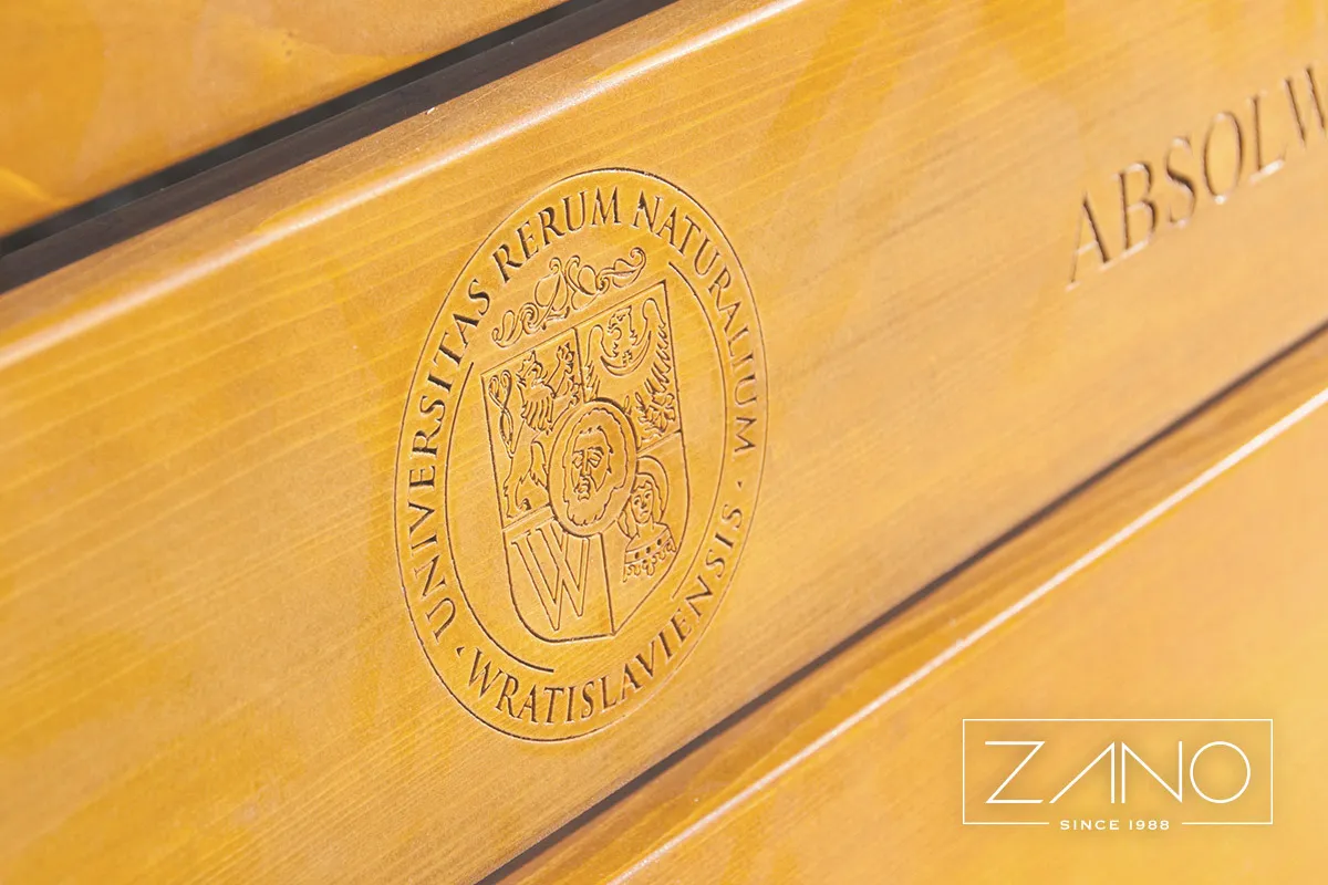 Kokā izfrēzēts logotips