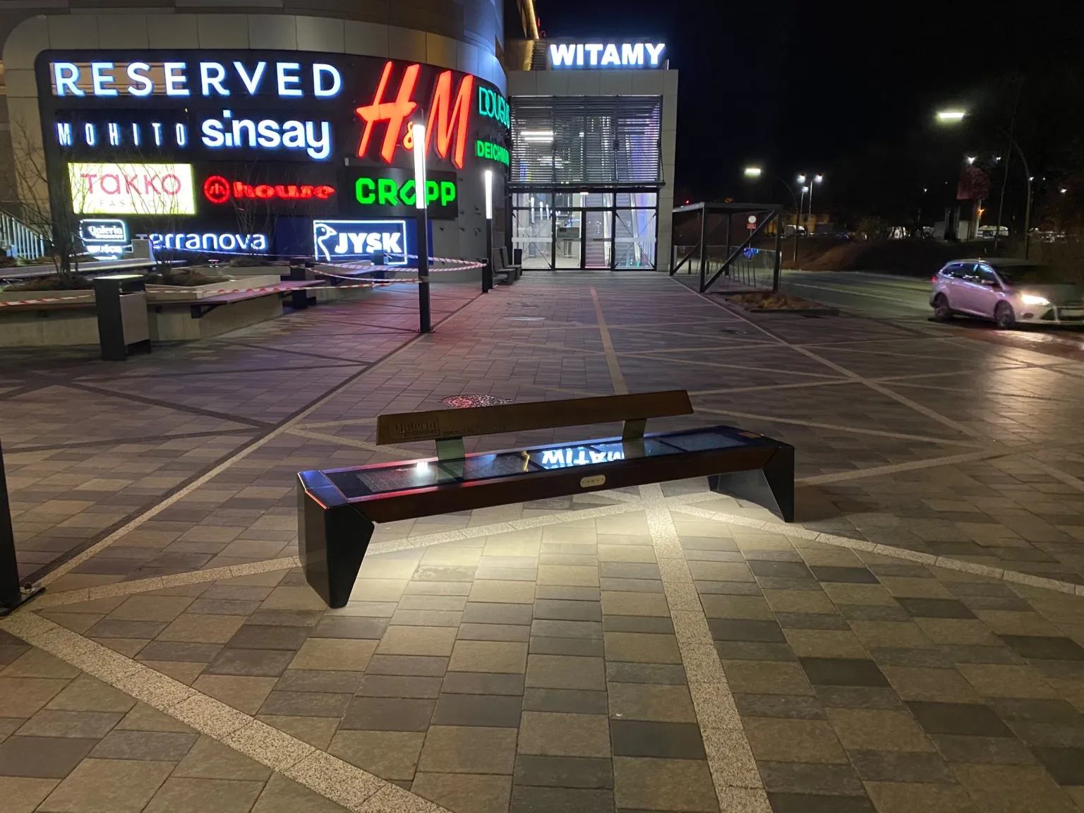 „Photon“ tirdzniecības centra soliņš