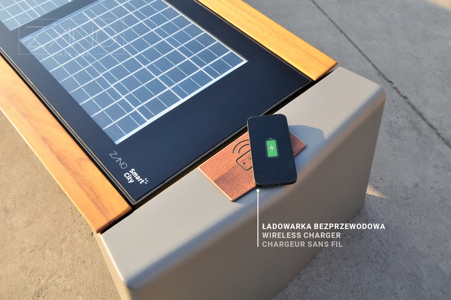 Bezvadu tālruņu lādētājs saules enerģijas solā