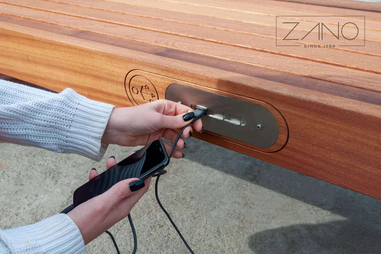 Tālruņa uzlādēšana caur USB portiem
