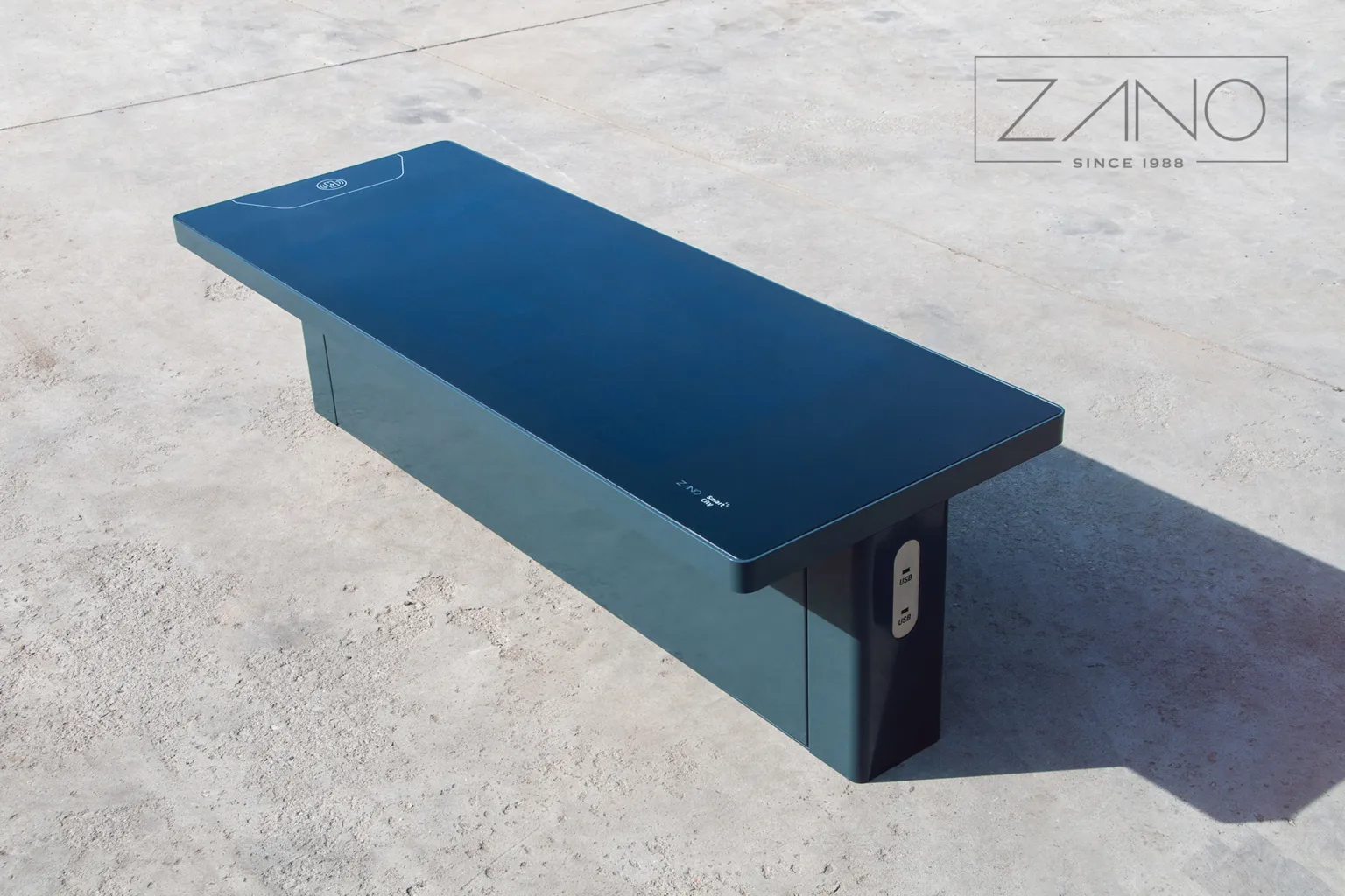 Pilsētas saules enerģijas sols ar USB un indukcijas lādētāju