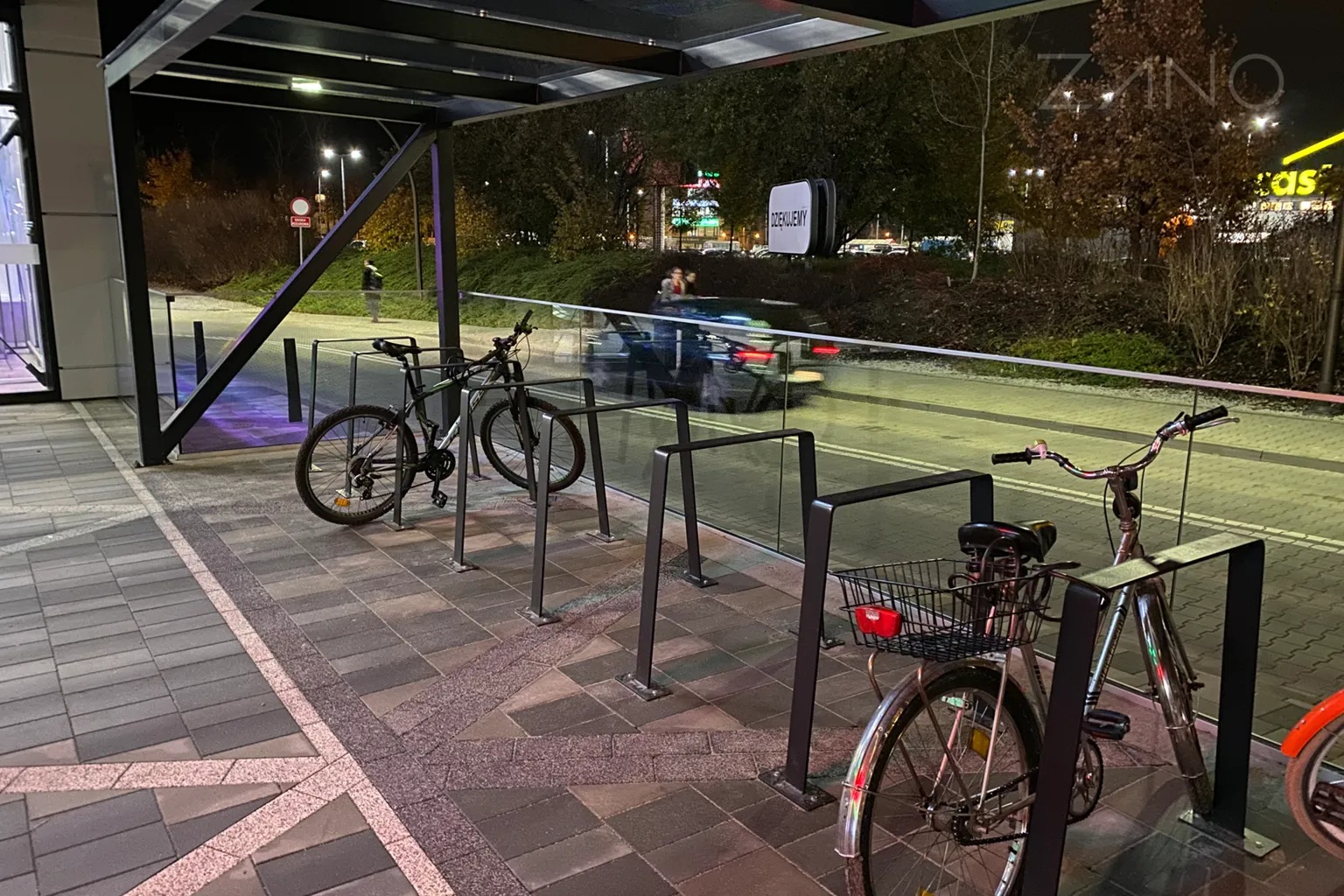 Velosipēdu statīvi, velosipēdu stāvvieta pie „Galeria Bronowice”