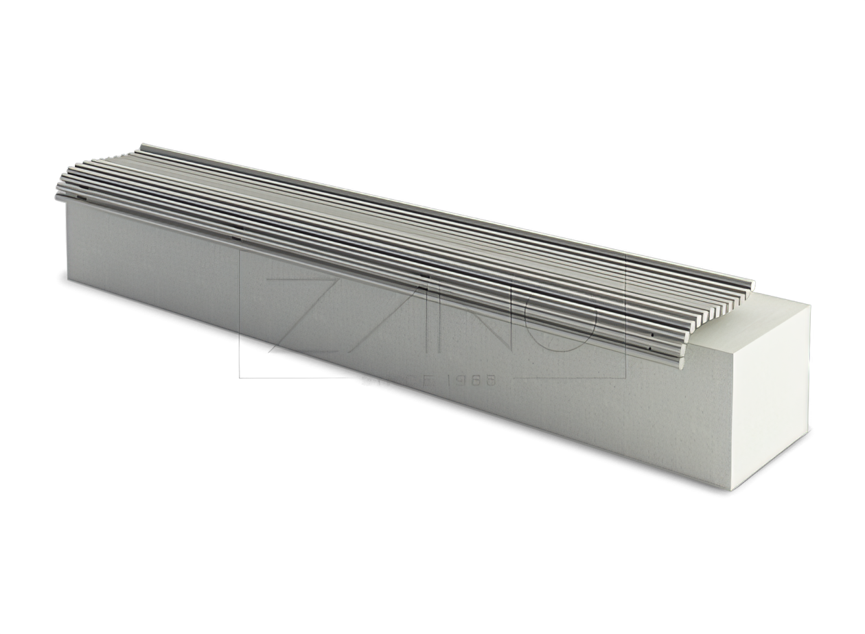 Soliņ&scaron; no nerūsējo&scaron;ā tērauda caurulēm uz betona pamatnes