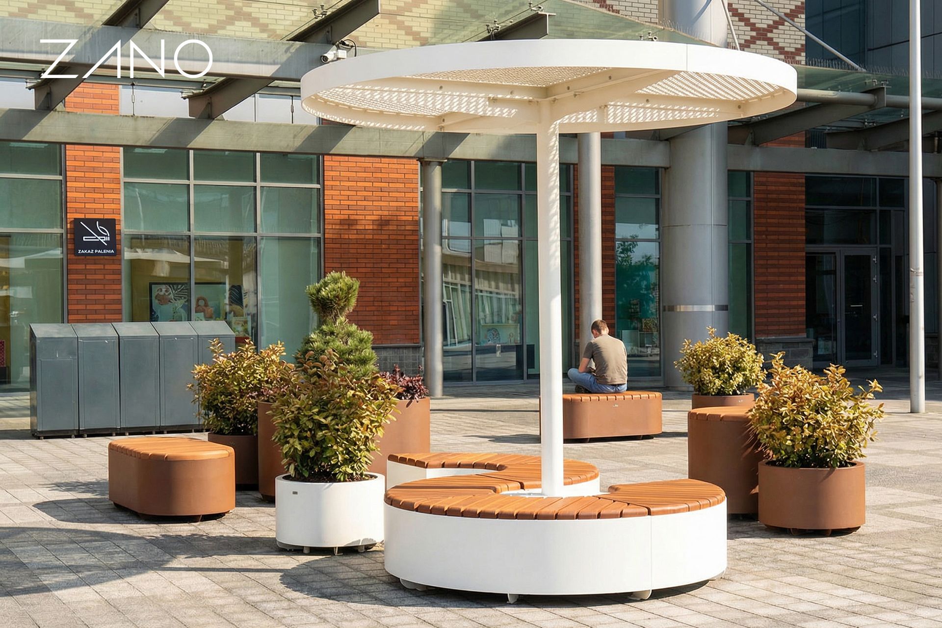 Liela apaļā sols ar tērauda un koka jumtu Liela apaļā soluņa ar tērauda un koka jumtu