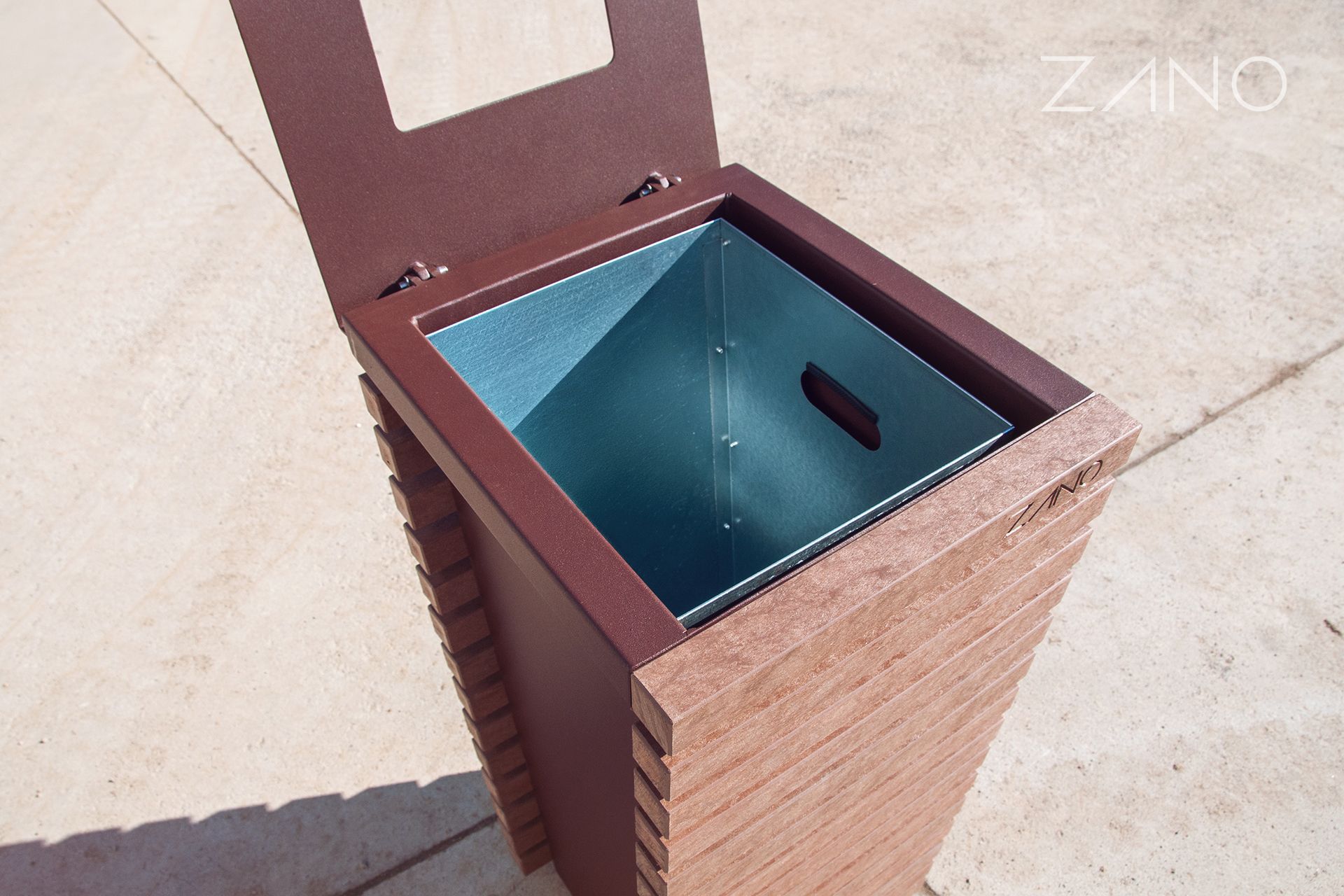 Metāla atkritumu tvertne ar izņemamu ieliktni Metāla atkritumu tvertne ar izņemamu ieliktni