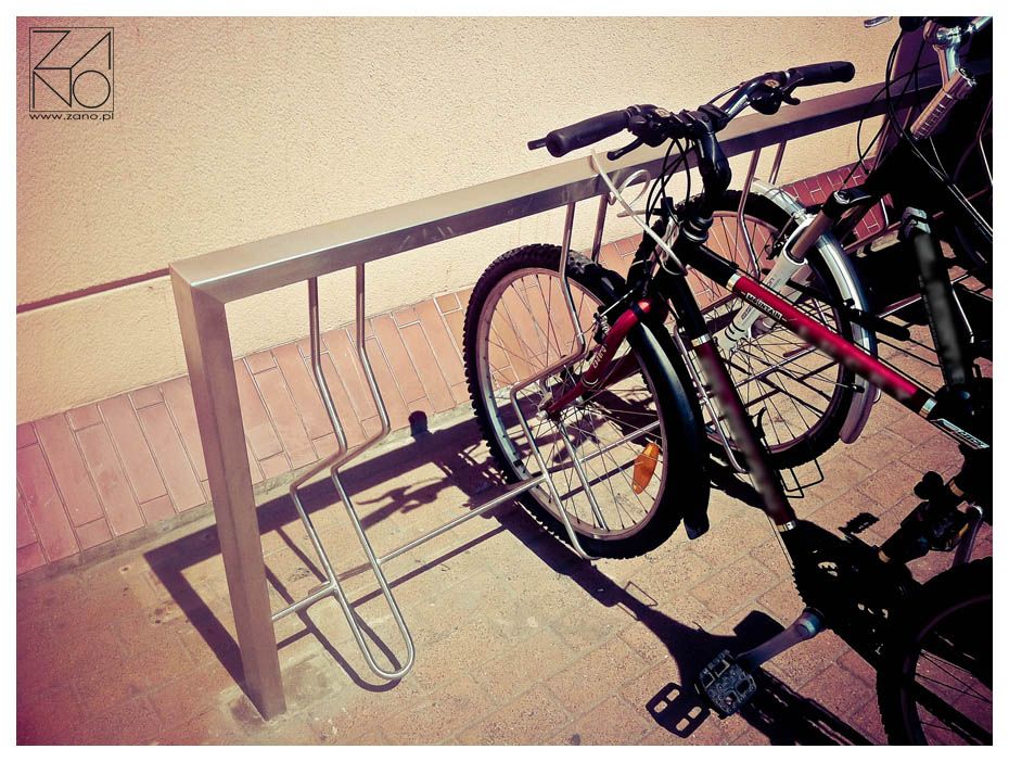 Mūsdienīgs drošs velosipēdu statīvs no nerūsējošā tērauda